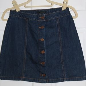 dark washed, front button up, denim mini skirt
